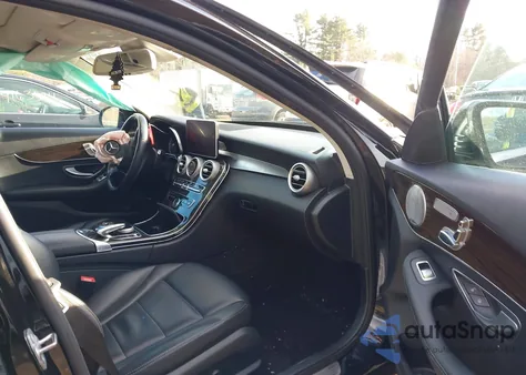 2017 Mercedes-Benz C 300 4Matic из США, поврежденный, VIN 55SWF4KB9HU210235